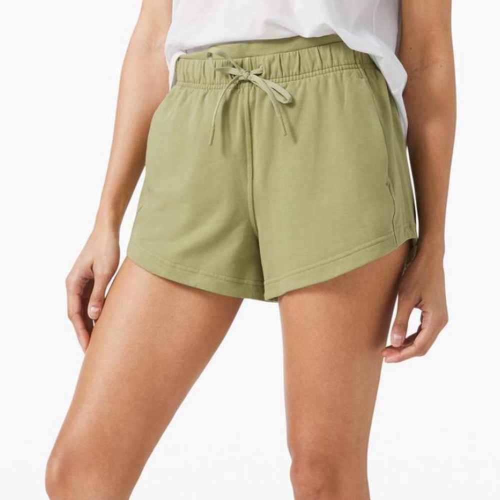Lululemon Inner Glow High-Rise Short 3" - Vista Green